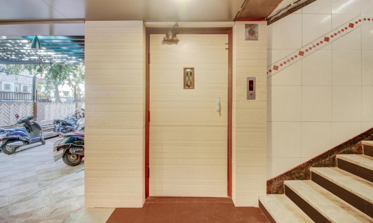 Hotel Treebo Trend Cruz Royale Santacruz West Mumbai Exterior foto