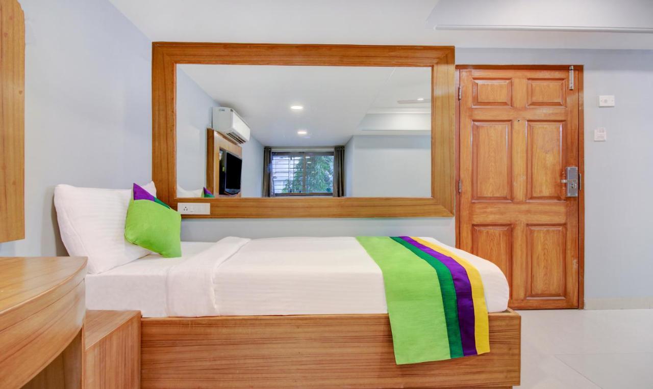 Hotel Treebo Trend Cruz Royale Santacruz West Mumbai Exterior foto
