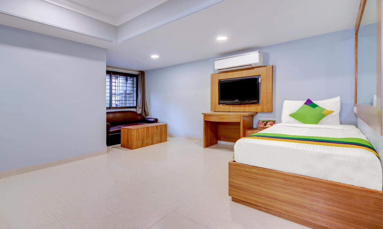 Hotel Treebo Trend Cruz Royale Santacruz West Mumbai Exterior foto