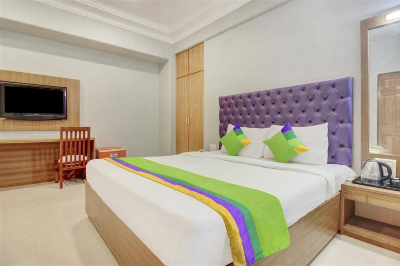 Hotel Treebo Trend Cruz Royale Santacruz West Mumbai Exterior foto