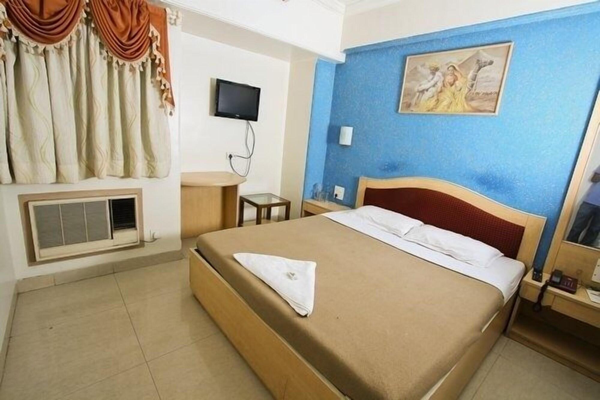 Hotel Treebo Trend Cruz Royale Santacruz West Mumbai Exterior foto